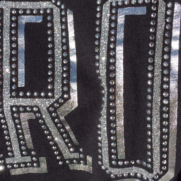 Aero black tee w silver studs size S/P - Picture 3 of 4